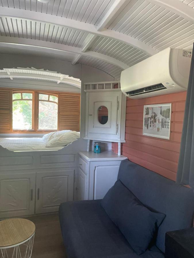 Roulotte En Bois Sud France Guest House Le Soler Exterior photo
